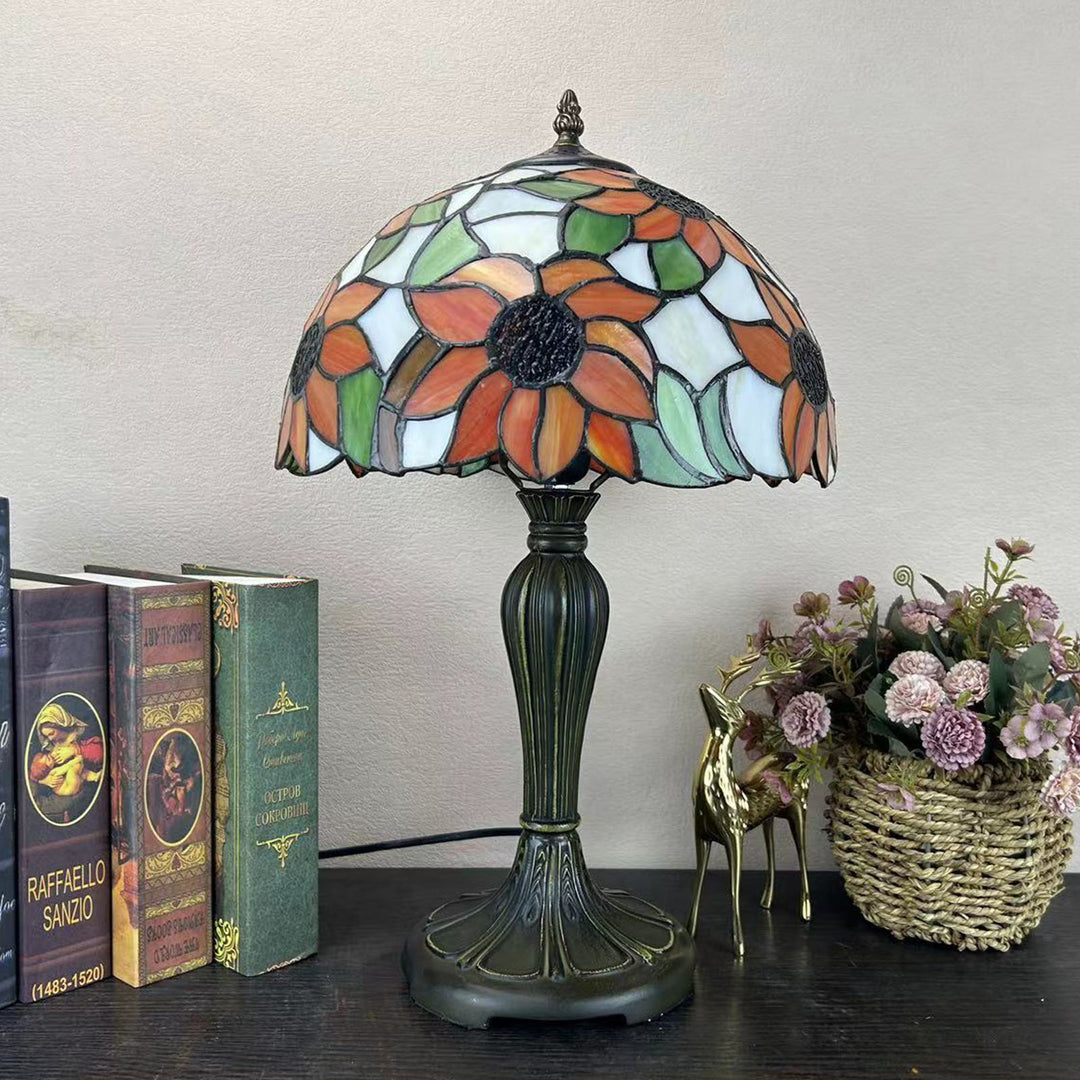 Lampe de table à 1 lumière avec dôme en verre métallique Tiffany traditionnel, motif raisin, fleur, libellule et papillon pour chevet 
