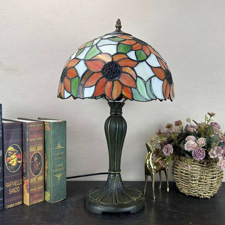 Lampe de table à 1 lumière avec dôme en verre métallique Tiffany traditionnel, motif raisin, fleur, libellule et papillon pour chevet 