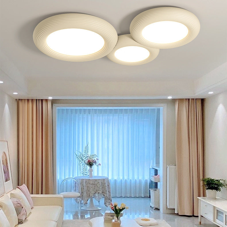 Luz de techo empotrada LED de donut redondo de acrílico y resina de hierro de simplicidad moderna para sala de estar 