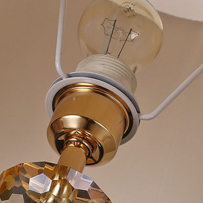 Traditionelle europäische Zylinder-Hardware-Kristallgewebe-1-Licht-Tischlampe für Schlafzimmer 