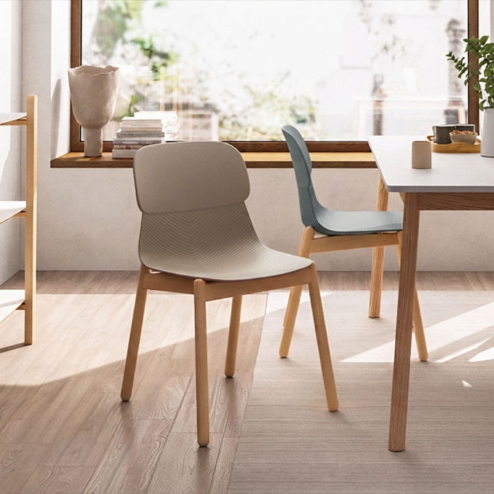 Modern Minimalist PP Dining Chair With Ergonomic Curved Back &amp; Solid Beech Wood Legs - Textured Side Chair For Dining Room, Kitchen &amp; Home Office