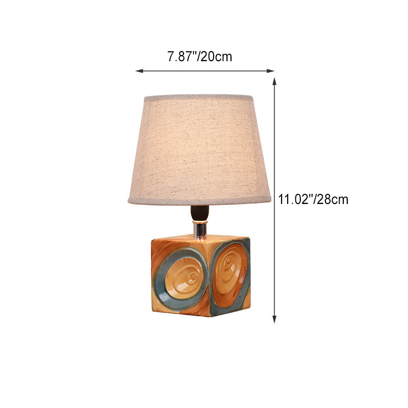 Zeitgenössische skandinavische quadratische Tischlampe mit Keramiksockel und 1 Licht für Schlafzimmer 