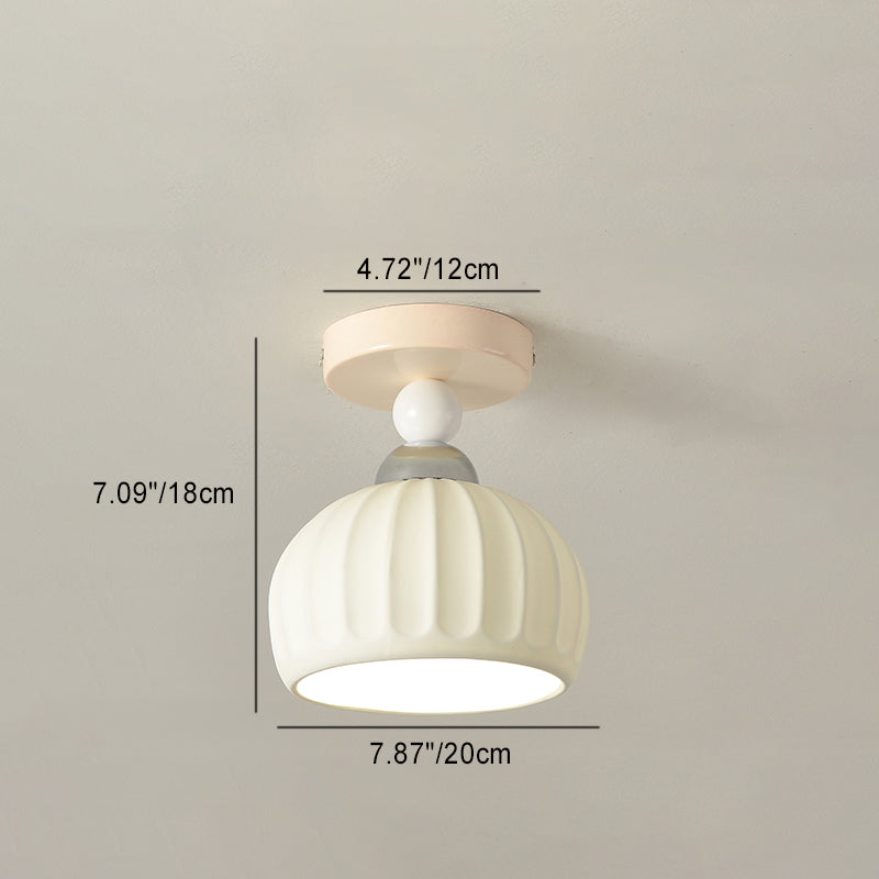 Zeitgenössische skandinavische cremefarbene Keramik-Deckenleuchte mit geometrischem rundem Schirm und 1 Licht, halbbündige Montage für Wohnzimmer 