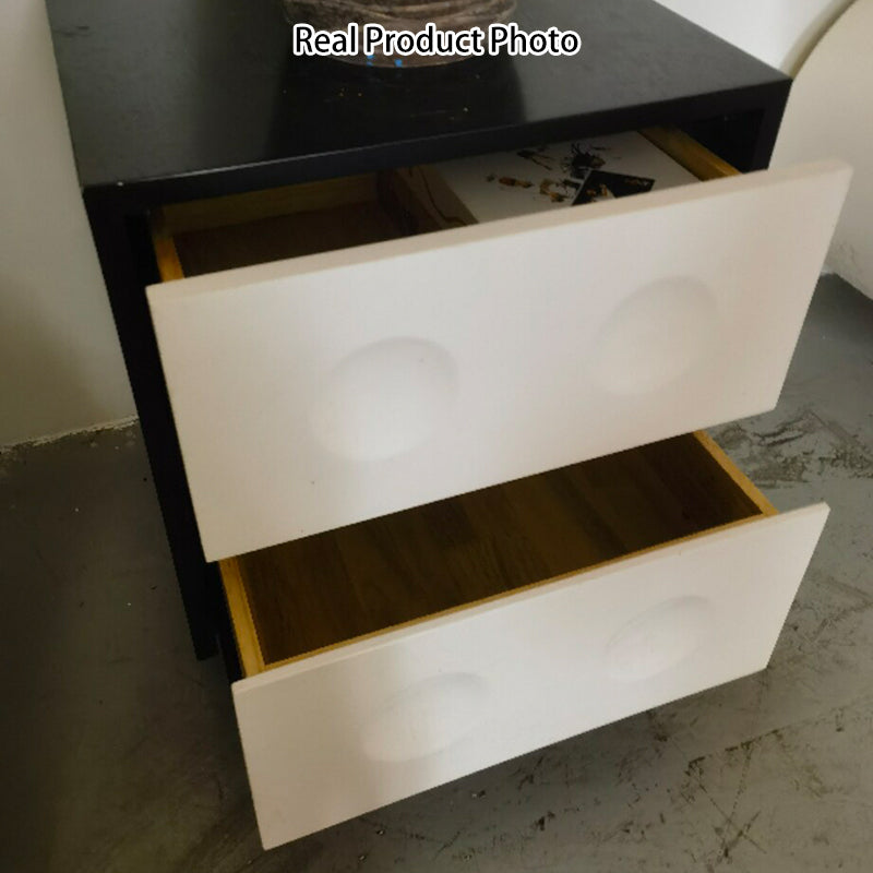 Table de nuit à 2 tiroirs en bois massif cube moderne du milieu du siècle avec pieds galets pour chambre 