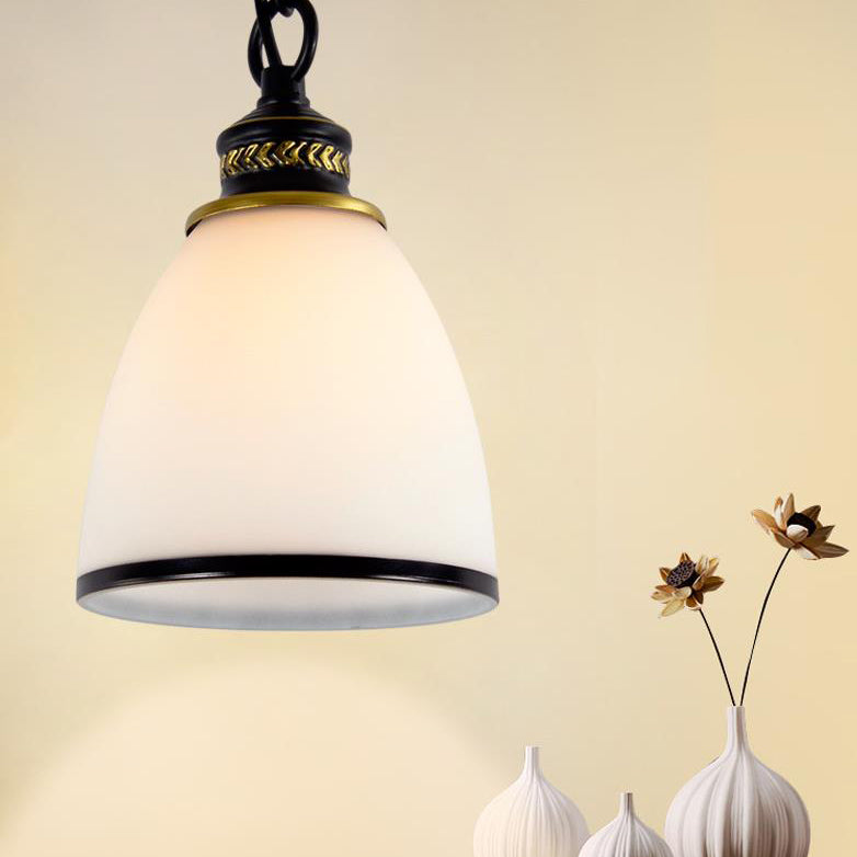 Traditionelle 1-flammige Pendelleuchte aus Eisen mit kegelförmigem Schirm aus satiniertem Glas im europäischen Stil für Wohnzimmer &amp; Schlafzimmer 