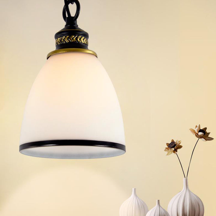 Traditionelle 1-flammige Pendelleuchte aus Eisen mit kegelförmigem Schirm aus satiniertem Glas im europäischen Stil für Wohnzimmer &amp; Schlafzimmer 