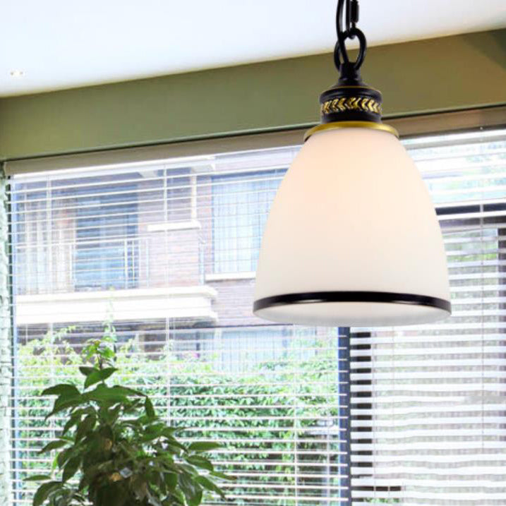 Traditionelle 1-flammige Pendelleuchte aus Eisen mit kegelförmigem Schirm aus satiniertem Glas im europäischen Stil für Wohnzimmer &amp; Schlafzimmer 