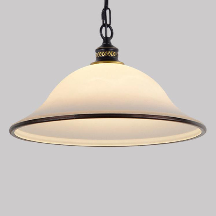 Traditionelle 1-flammige Pendelleuchte aus Eisen mit kegelförmigem Schirm aus satiniertem Glas im europäischen Stil für Wohnzimmer &amp; Schlafzimmer 