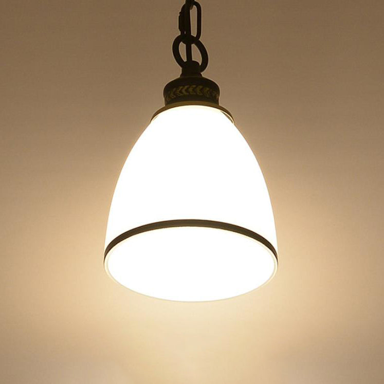 Traditionelle 1-flammige Pendelleuchte aus Eisen mit kegelförmigem Schirm aus satiniertem Glas im europäischen Stil für Wohnzimmer &amp; Schlafzimmer 