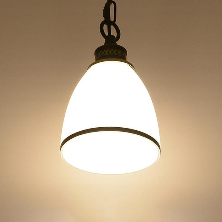 Traditionelle 1-flammige Pendelleuchte aus Eisen mit kegelförmigem Schirm aus satiniertem Glas im europäischen Stil für Wohnzimmer &amp; Schlafzimmer 