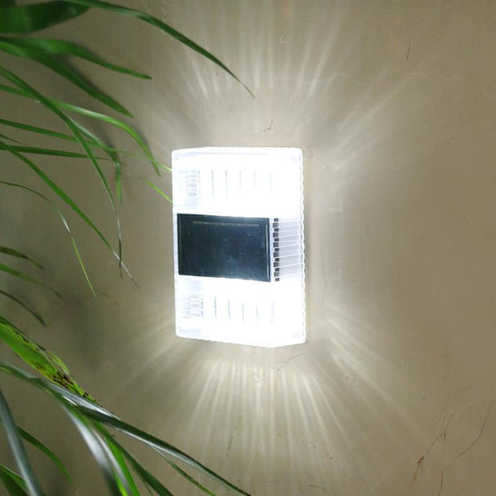 Moderne solarbetriebene auf- und abwärts beleuchtete LED-Wandleuchte für den Außenbereich 