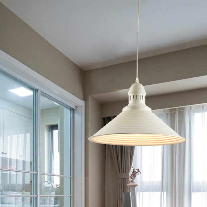 Skandinavisch moderner minimalistischer Kegel Eisen 1-Licht Pendelleuchte 