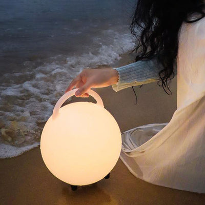 مصابيح LED محمولة خارجية مقاومة للماء مستديرة حديثة للزينة وحماية العين PE USB 