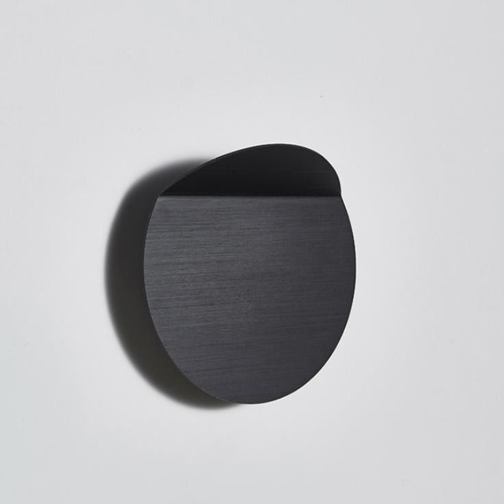 Dänische minimalistische Wandleuchte aus gebürstetem Aluminium mit gefaltetem LED-Disc 
