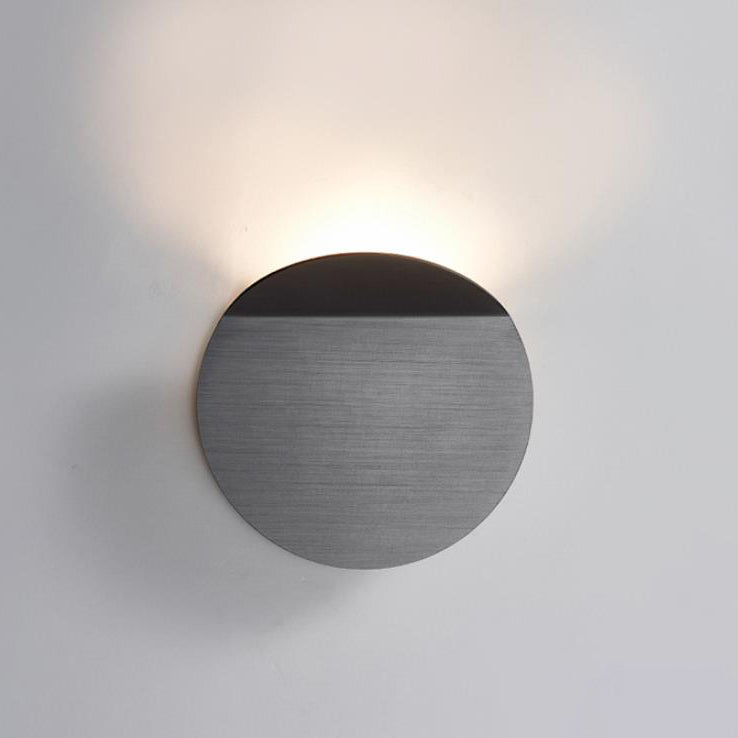 Dänische minimalistische Wandleuchte aus gebürstetem Aluminium mit gefaltetem LED-Disc 