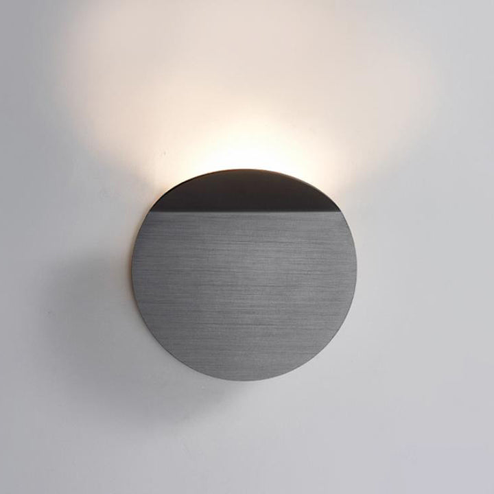 Dänische minimalistische Wandleuchte aus gebürstetem Aluminium mit gefaltetem LED-Disc 