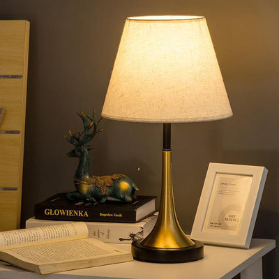 Zeitgenössische nordische Eisen-Zylinder 1-Licht Tischlampe für das Schlafzimmer 