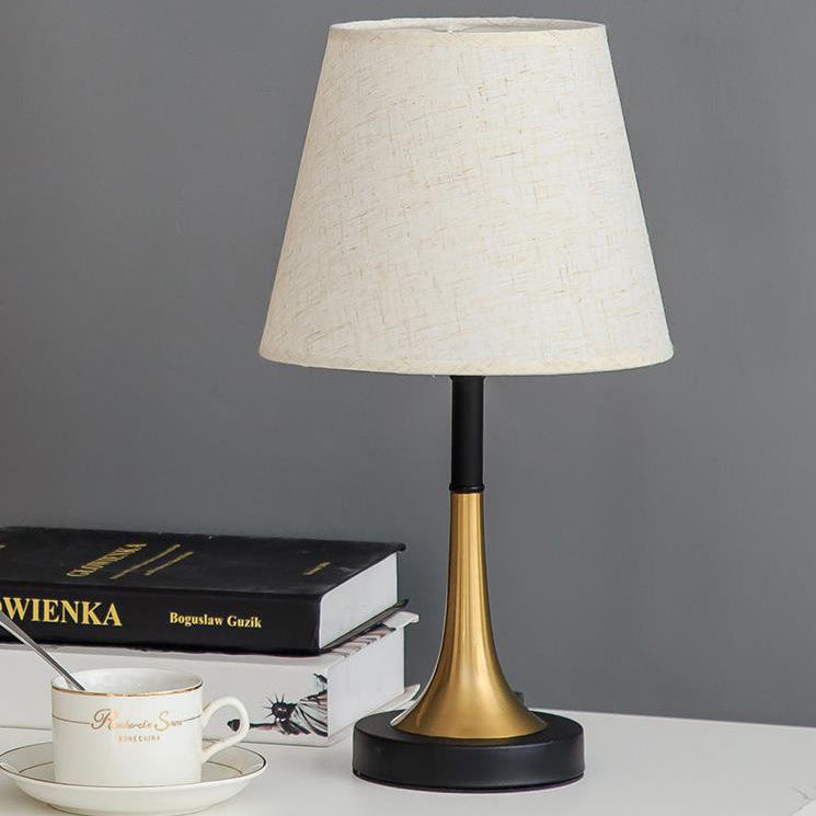 Zeitgenössische nordische Eisen-Zylinder 1-Licht Tischlampe für das Schlafzimmer 