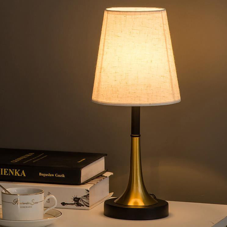 Zeitgenössische nordische Eisen-Zylinder 1-Licht Tischlampe für das Schlafzimmer 