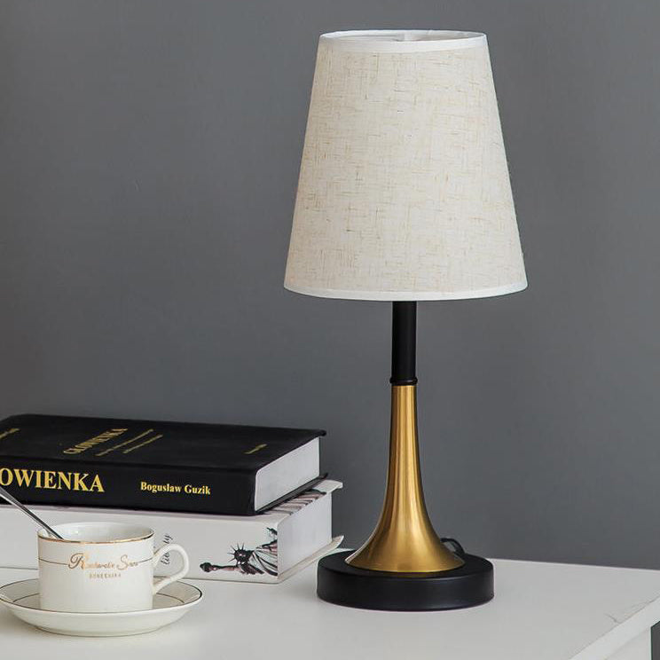 Zeitgenössische nordische Eisen-Zylinder 1-Licht Tischlampe für das Schlafzimmer 