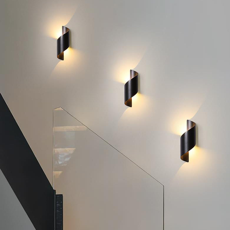 مصباح حائطي LED بتصميم هندسي من سبائك الألومنيوم العصري البسيط لغرفة النوم 