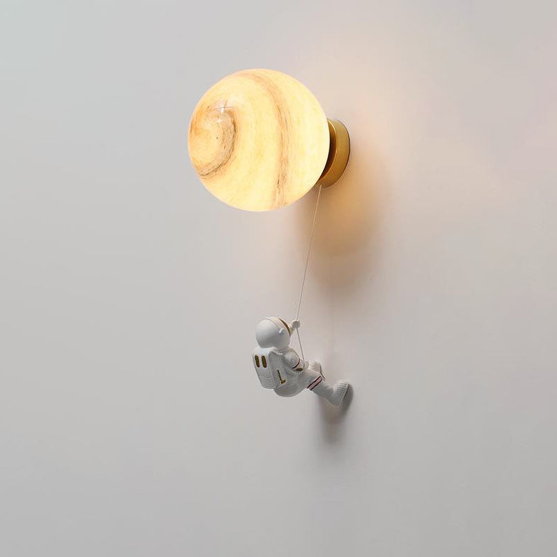 Applique murale contemporaine créative Orb Astronaut en résine de fer à 1 lumière pour chambre 