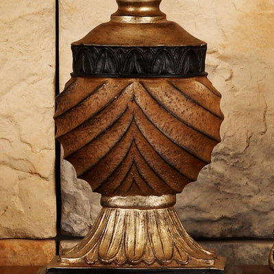 Lámpara de mesa de 1 luz con base tallada de resina y pantalla de tela con diseño de rayas de orbe tradicional europea para dormitorio 