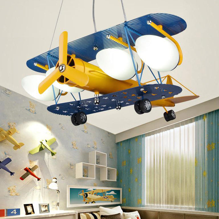 Lámpara de araña infantil con pantalla de vidrio de avión de metal creativo contemporáneo de dibujos animados de 5 luces para dormitorio 