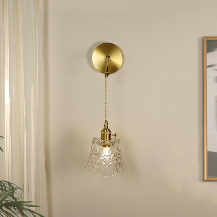 Applique murale traditionnelle française en laiton sculpté avec verre à 1 lumière pour chambre 