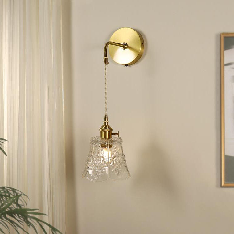Applique murale traditionnelle française en laiton sculpté avec verre à 1 lumière pour chambre 