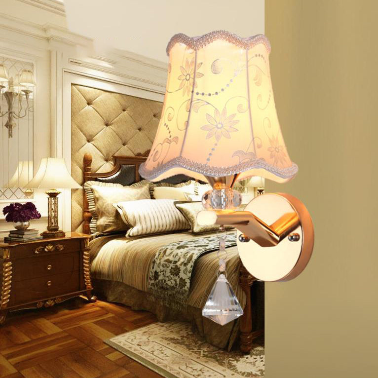Traditionelle europäische Blumenstoff-Eisen-1/2-Licht-Wandleuchter-Lampe für Wohnzimmer 