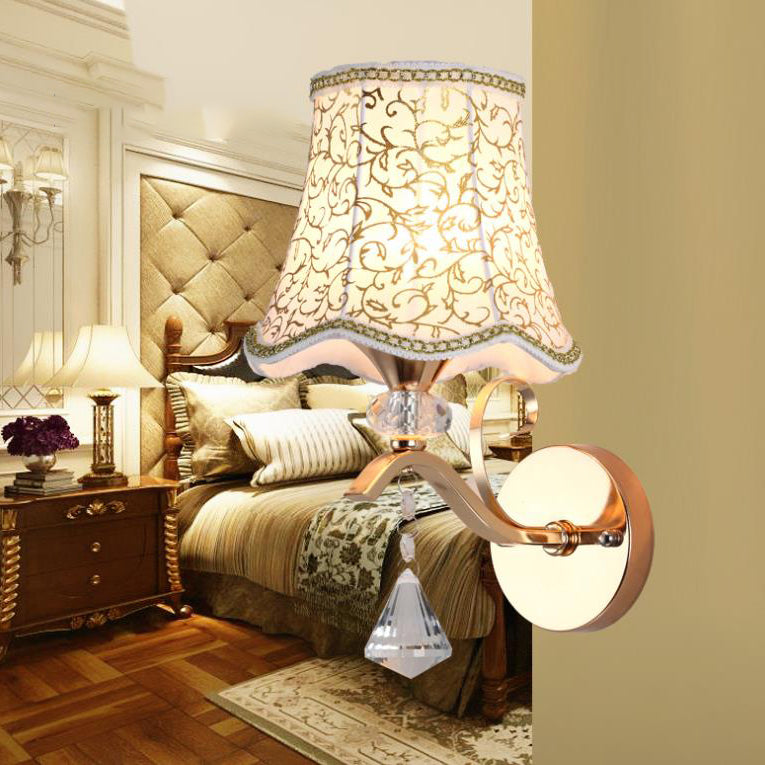 Traditionelle europäische Blumenstoff-Eisen-1/2-Licht-Wandleuchter-Lampe für Wohnzimmer 