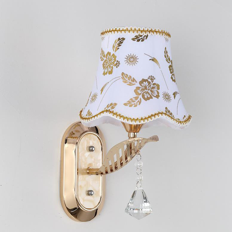 Traditionelle europäische Blumenstoff-Eisen-1/2-Licht-Wandleuchter-Lampe für Wohnzimmer 