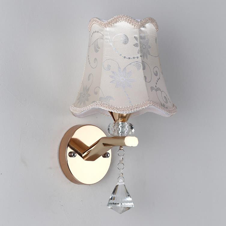 Traditionelle europäische Blumenstoff-Eisen-1/2-Licht-Wandleuchter-Lampe für Wohnzimmer 