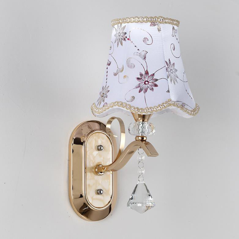 Traditionelle europäische Blumenstoff-Eisen-1/2-Licht-Wandleuchter-Lampe für Wohnzimmer 
