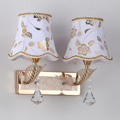 Traditionelle europäische Blumenstoff-Eisen-1/2-Licht-Wandleuchter-Lampe für Wohnzimmer 
