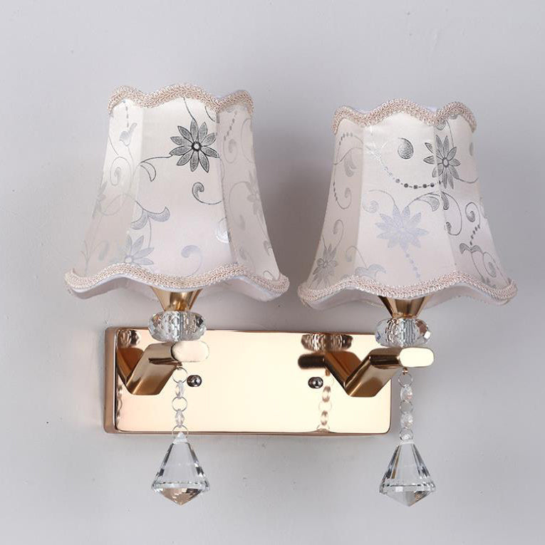 Traditionelle europäische Blumenstoff-Eisen-1/2-Licht-Wandleuchter-Lampe für Wohnzimmer 