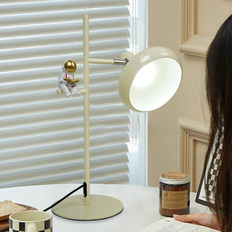 Moderne minimalistische cremefarbene runde Tischlampe aus Eisen mit 1 Licht für Schlafzimmer 
