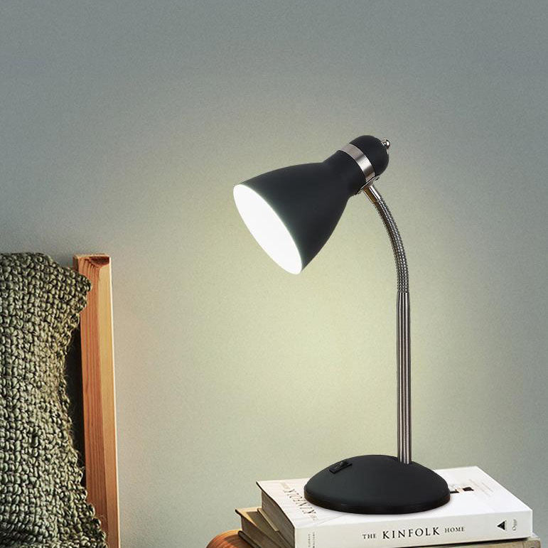 Lámpara de mesa de 1 luz de manguera de hierro con cuerno escandinavo contemporáneo para dormitorio 