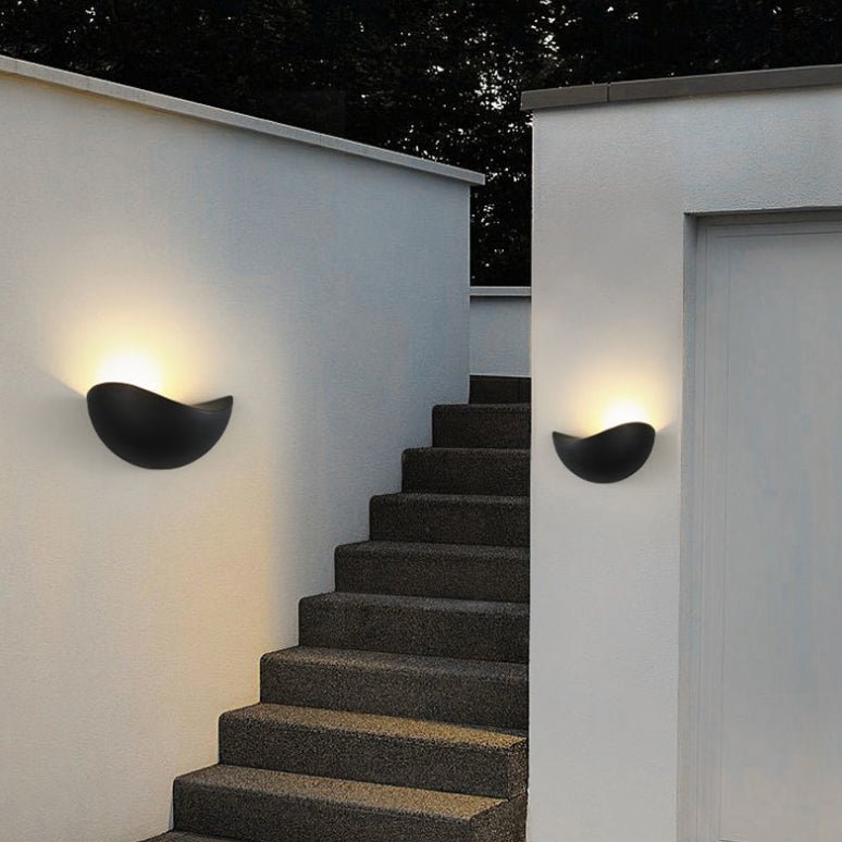 Lámpara de pared LED de aluminio en forma de media luna moderna minimalista para sala de estar 