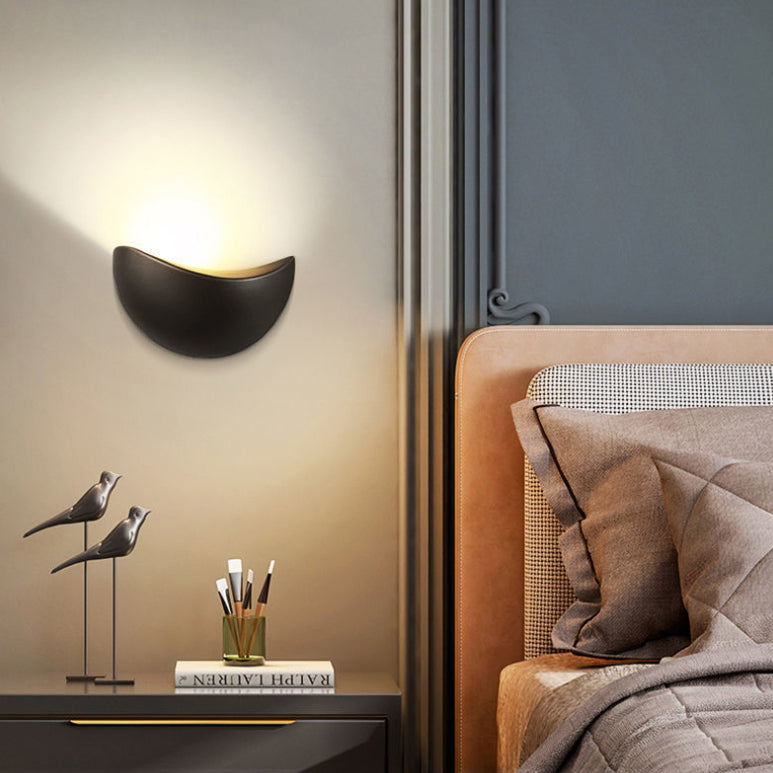 Lámpara de pared LED de aluminio en forma de media luna moderna minimalista para sala de estar 