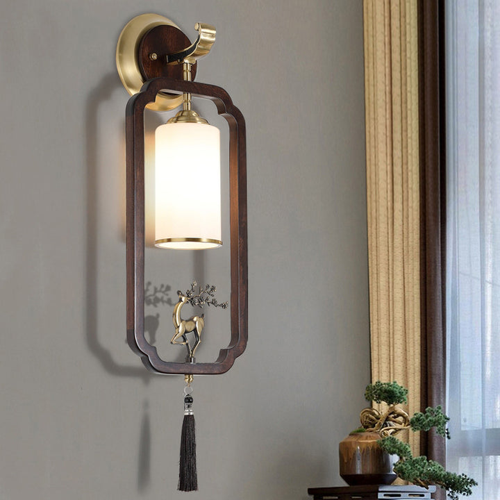 Applique murale traditionnelle en laiton chinois en bois de caoutchouc et verre rectangulaire cylindre avec cerf 1-lumière pour couloir 