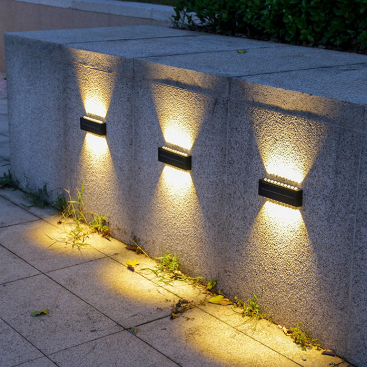 مصباح حائط LED مستطيل مقاوم للماء من ABS PVC بتصميم بسيط عصري للطاقة الشمسية للفناء الخارجي 