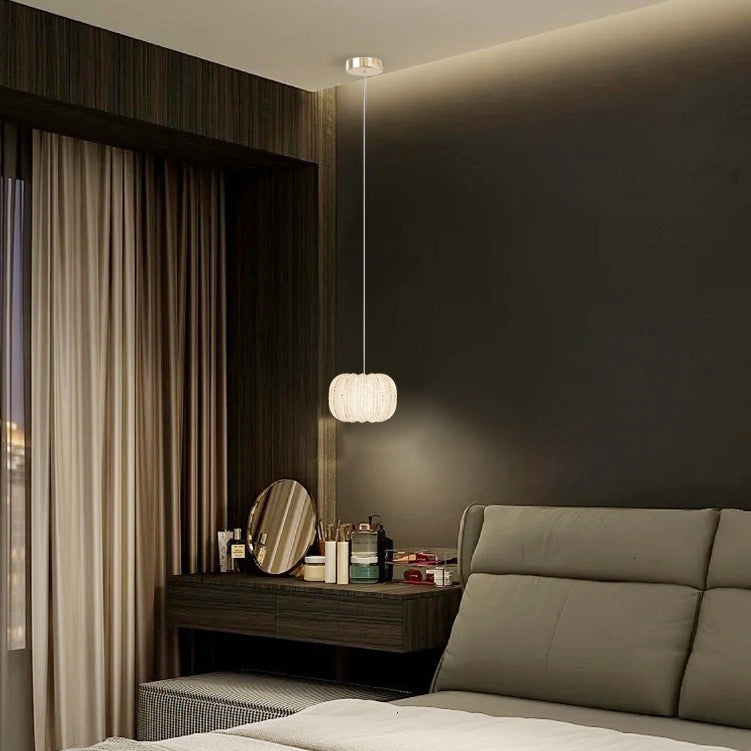 Zeitgenössische kreative runde Kürbis-Hardware-Acryl-LED-Pendelleuchte für Schlafzimmer 