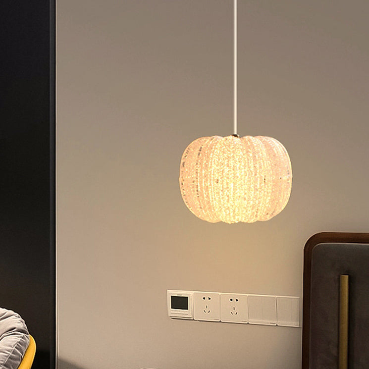 Zeitgenössische kreative runde Kürbis-Hardware-Acryl-LED-Pendelleuchte für Schlafzimmer 