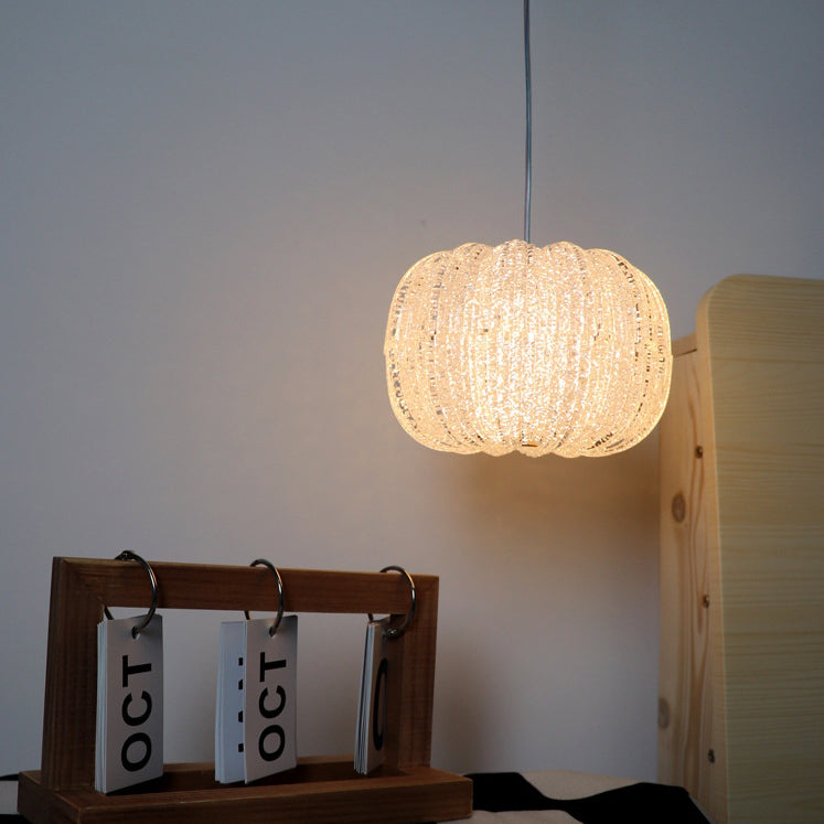 Zeitgenössische kreative runde Kürbis-Hardware-Acryl-LED-Pendelleuchte für Schlafzimmer 