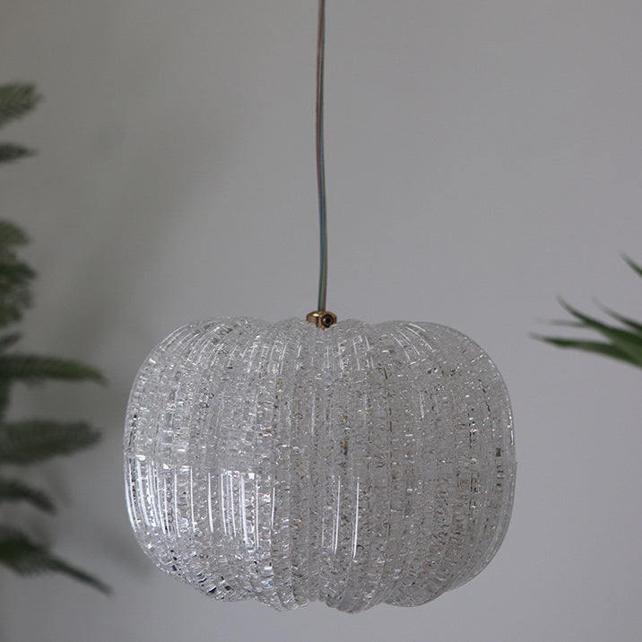 Zeitgenössische kreative runde Kürbis-Hardware-Acryl-LED-Pendelleuchte für Schlafzimmer 