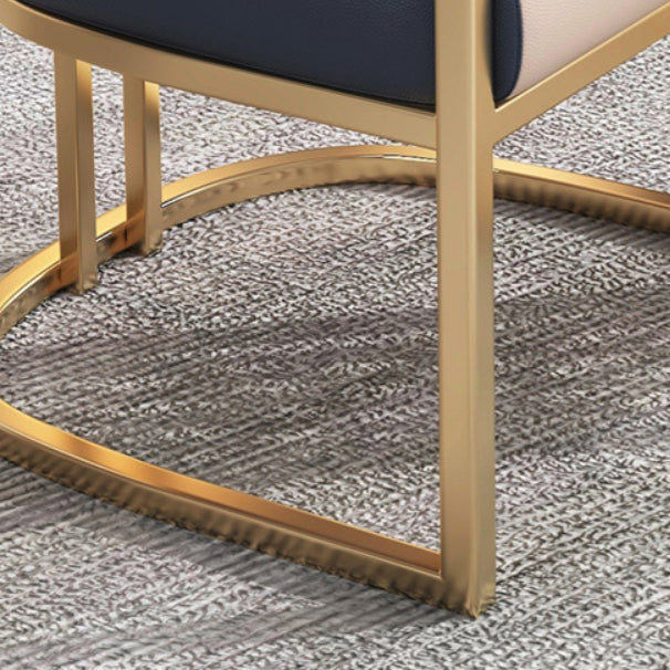 Moderner luxuriöser quadratischer Bogen-Faux-Nappa-Leder-Esszimmerstuhl aus Eisen mit Rückenlehne und Armlehnen für das Esszimmer 