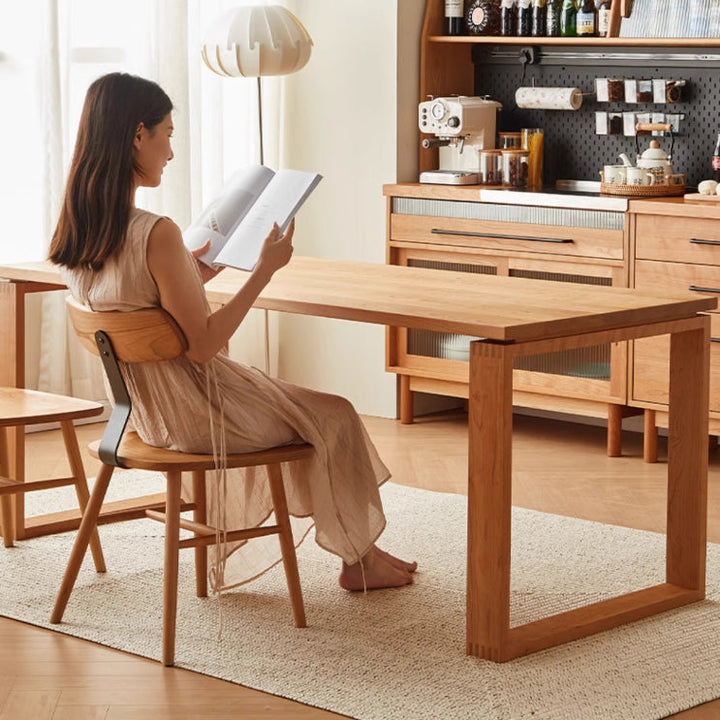 Chaise de salle à manger contemporaine en bois de cerisier nordique avec dossier en fer incurvé pour salle à manger 