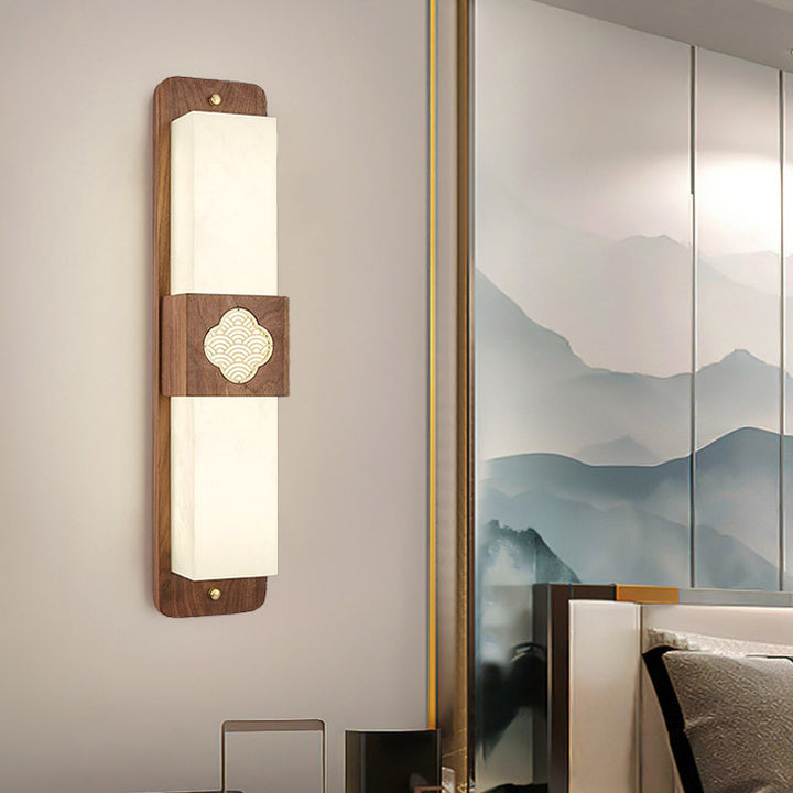 Applique murale LED rectangulaire en laiton chinois traditionnel avec noix en acrylique pour chevet 